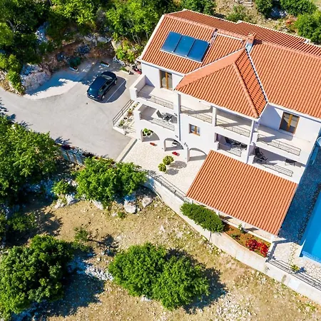 Made 4u アパート