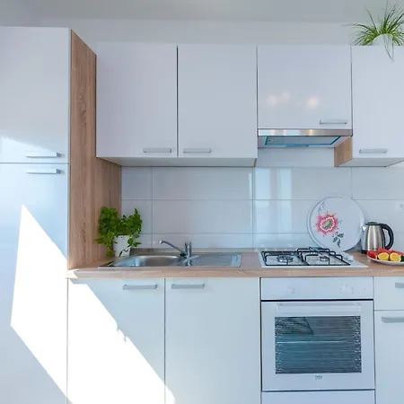 Made 4u Apartment *