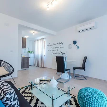 Made 4u Apartment Mlini