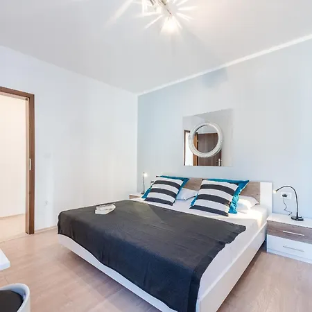 Made 4u Apartment *