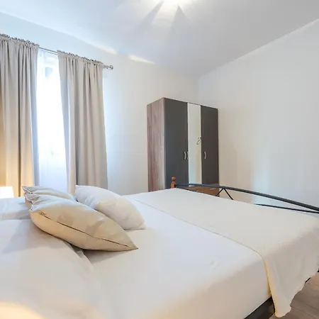 Apartment Made 4u *