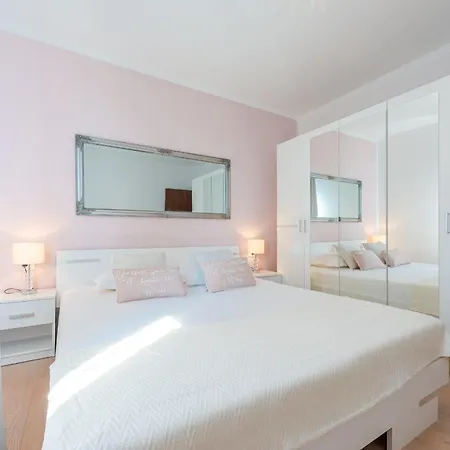 Made 4u Apartment
