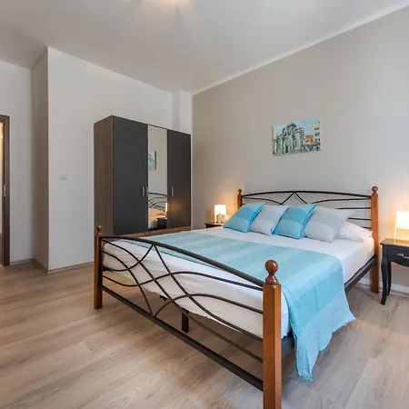 Made 4u Apartment *