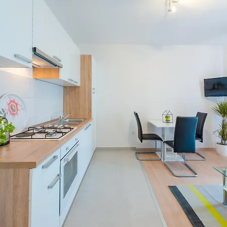 Made 4u Apartment *