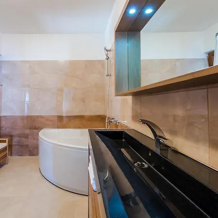 Apartment Made 4u
