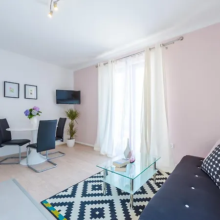 Apartment Made 4u *