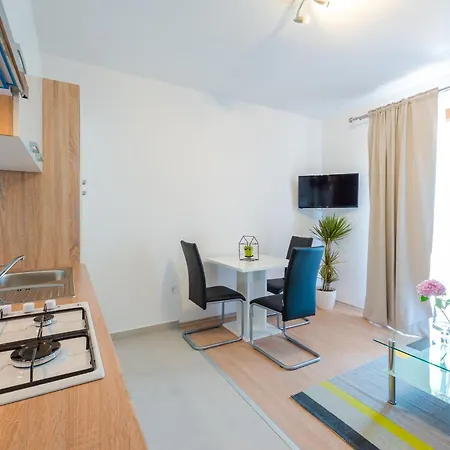 Made 4u Apartment *
