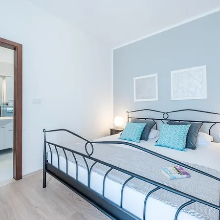 Apartment Made 4u *