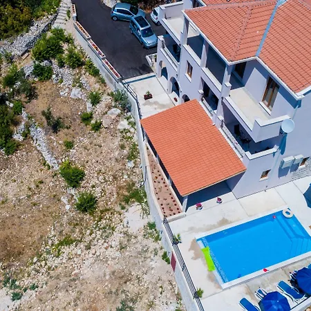 Made 4u アパート