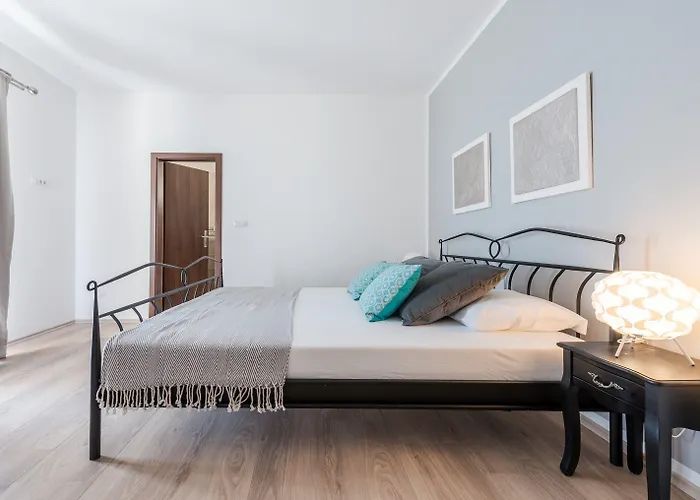 Made 4u アパート ムリニ