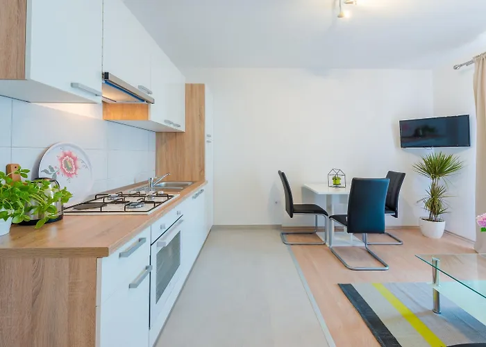 Made 4u アパート ムリニ